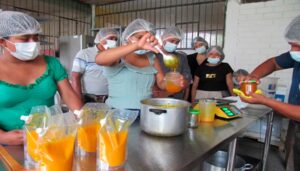 Productores de mango aprenden a transformar su merma en pulpas y mermeladas de alta calidad